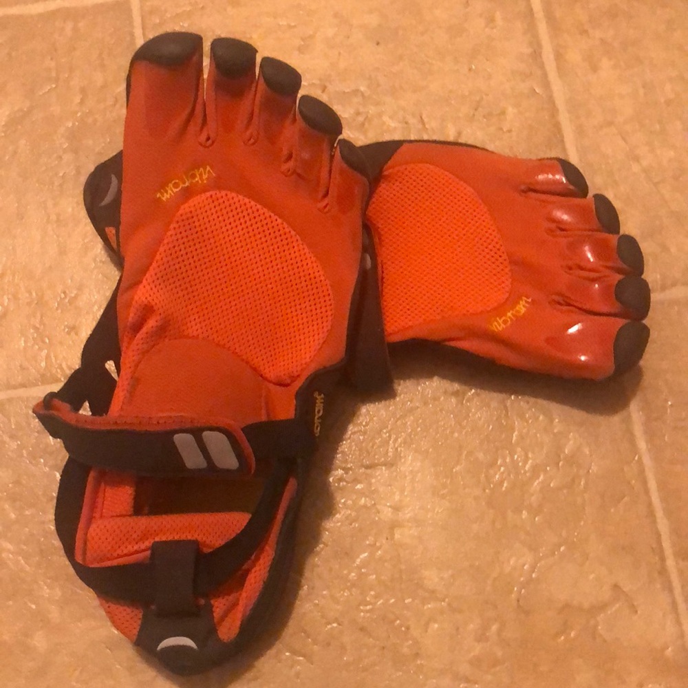 Vibram Fivefinger shoe - size 11.5